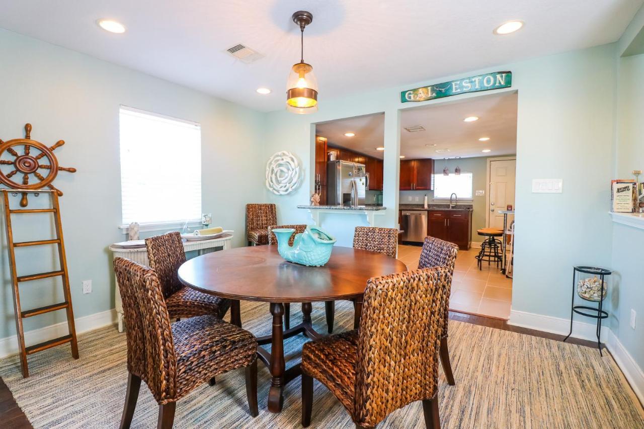 Perfect Location Spacious Yard Coffee Bar At This Lovely Beach Home Galveston Ngoại thất bức ảnh
