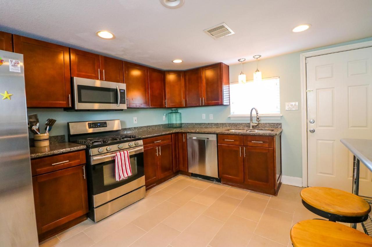Perfect Location Spacious Yard Coffee Bar At This Lovely Beach Home Galveston Ngoại thất bức ảnh
